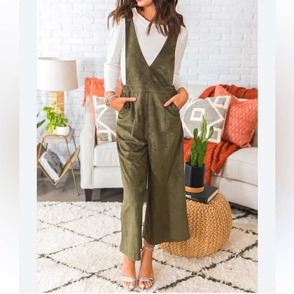 Very J Olive Green Sleeveless V-Neck Pocket Jumpsuit Women’s Size Medium